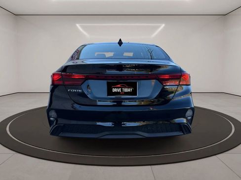 Used 2023 Kia Forte LXS FWD image 5