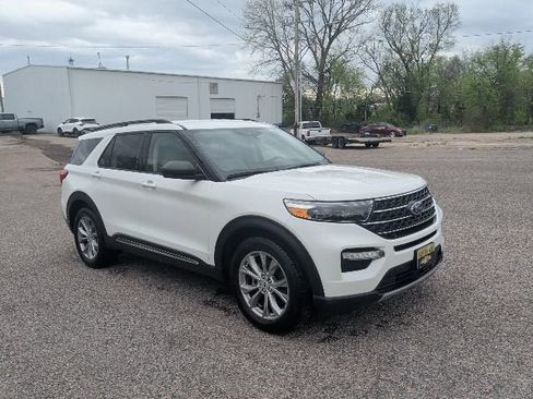 Used 2022 Ford Explorer XLT w/ Equipment Group 202A RWD image 7