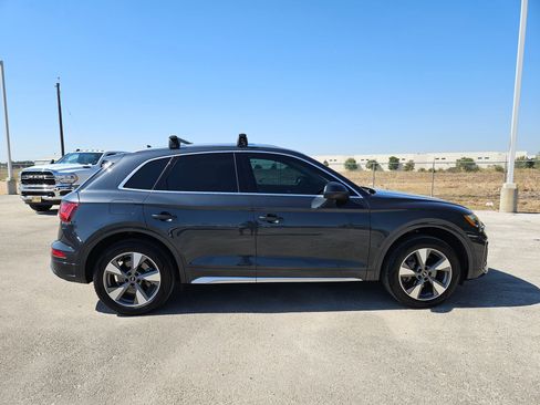 Used 2023 Audi Q5 Premium w/ Convenience Package image 2