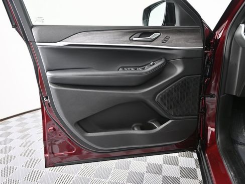 New 2025 Jeep Grand Cherokee Limited w/ Trailer Tow Package image 19