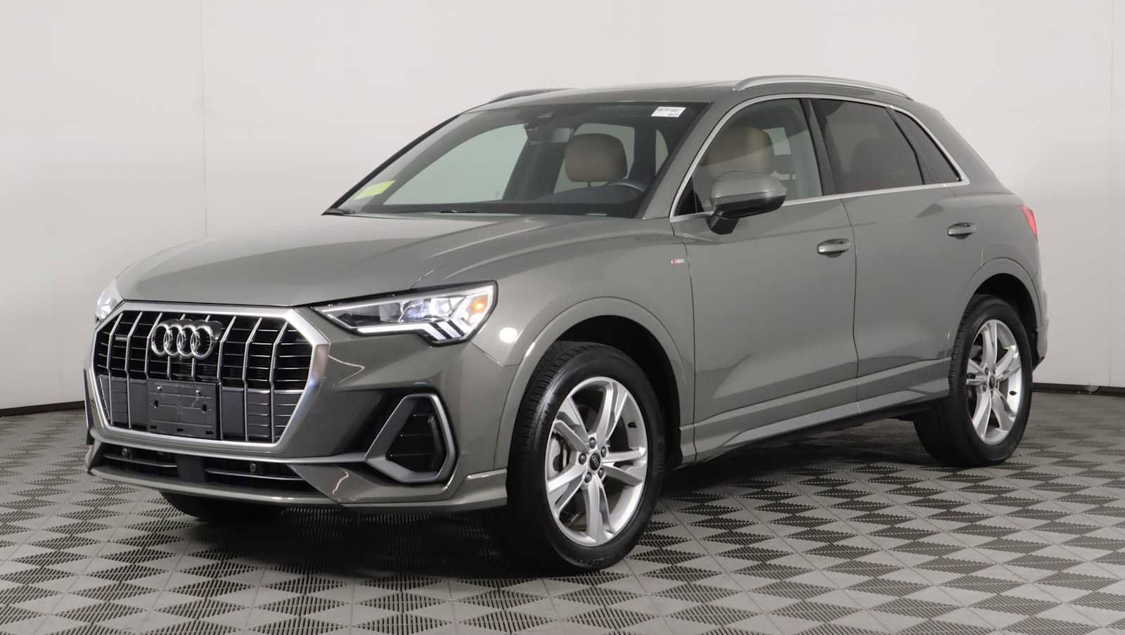 Used 2024 Audi Q3 2.0T Premium Plus AWD/4WD image 9