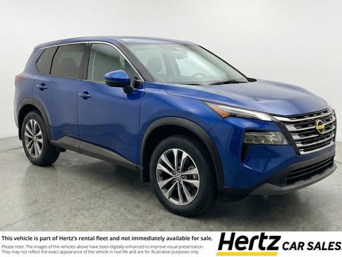 Used 2025 Nissan Rogue SV image 1