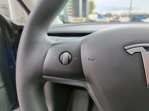 Used 2023 Tesla Model 3 Standard Range image 19