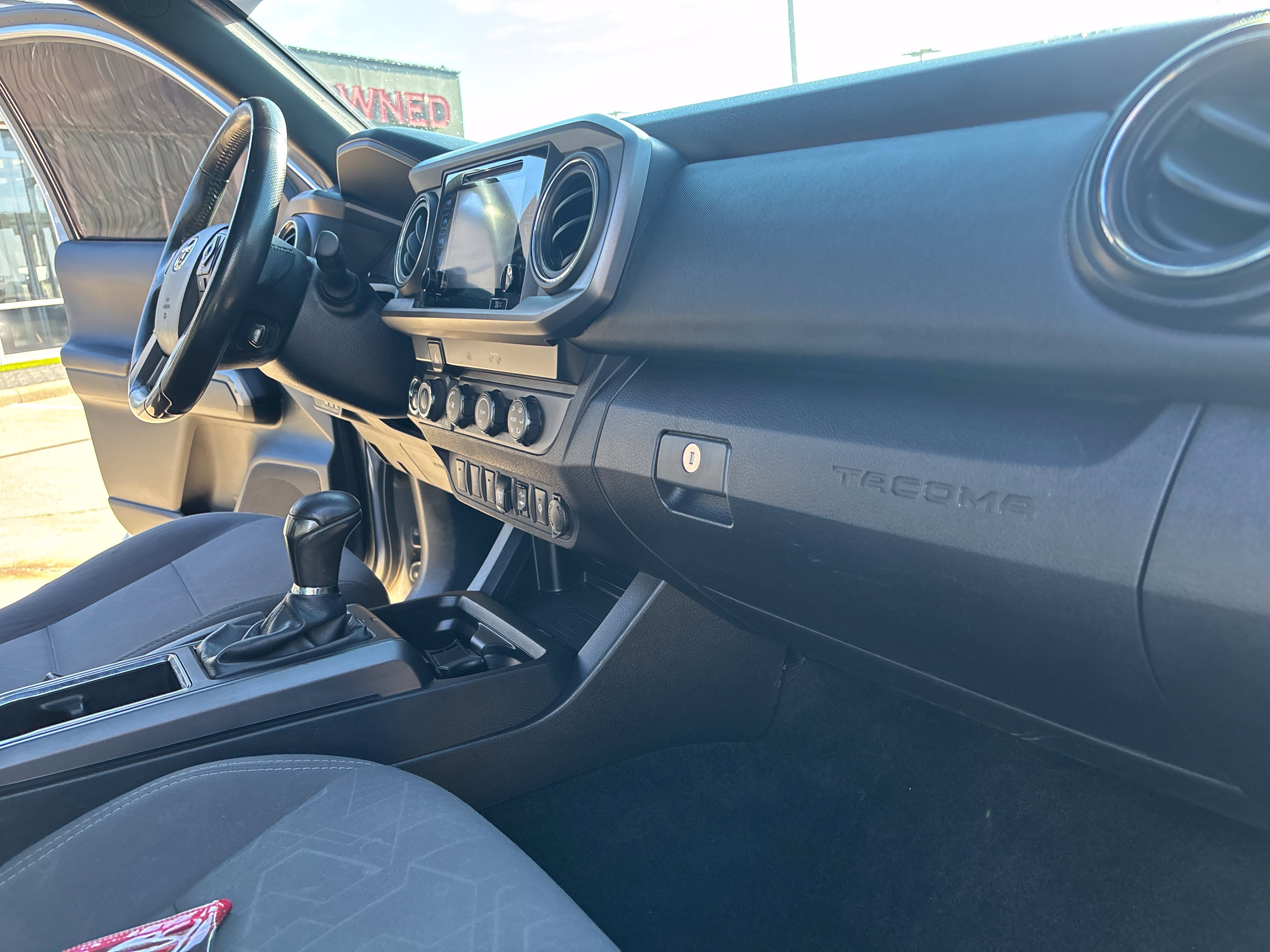 Used 2019 Toyota Tacoma TRD Off-Road w/ Technology Package AWD/4WD image 43