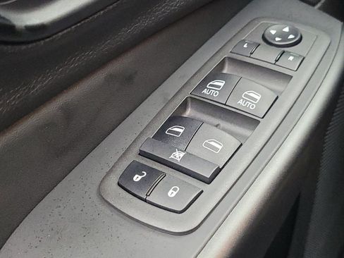 Used 2022 Jeep Cherokee Trailhawk AWD/4WD image 27