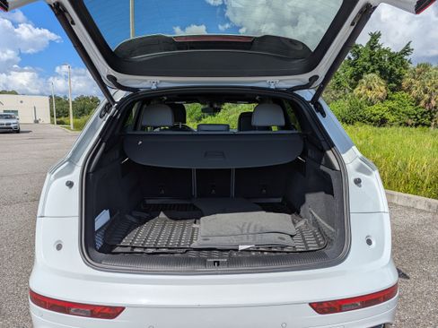 Certified 2025 Audi Q5 Prestige image 12