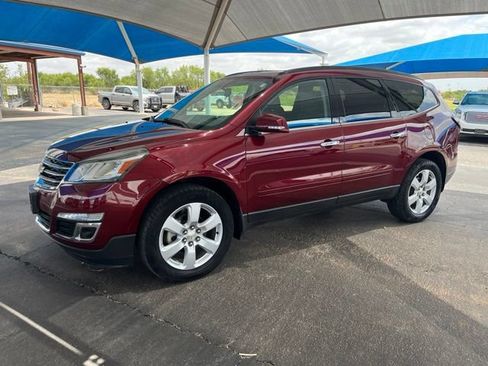 Used 2017 Chevrolet Traverse LT w/ Style and Technology Package FWD image 1