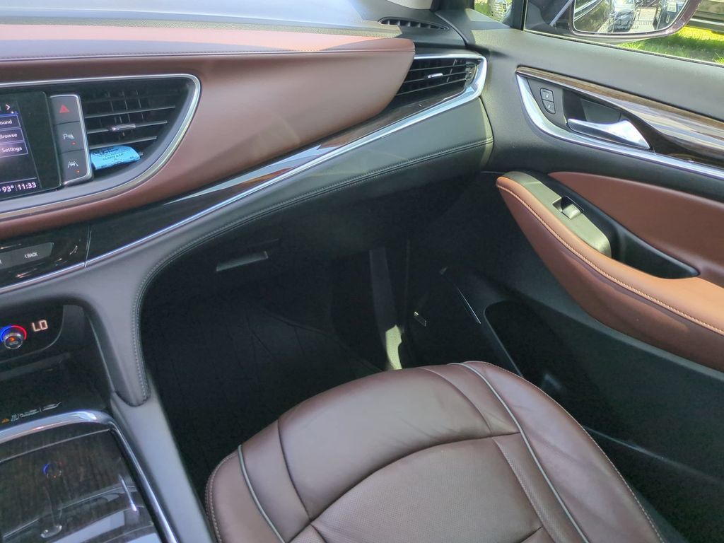 Used 2020 Buick Enclave Avenir w/ Avenir Technology Package FWD image 21