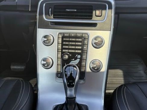 Used 2018 Volvo S60 T5 Dynamic image 37