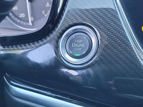 Used 2025 Cadillac XT6 Sport w/ Technology Package image 17