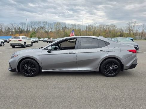 Used 2025 Toyota Camry SE w/ Convenience Package image 4