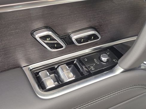 New 2025 Land Rover Range Rover SE image 34