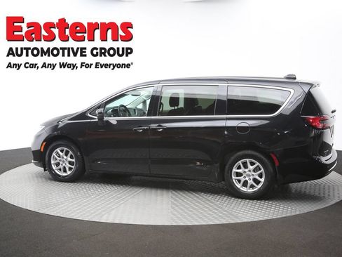 Used 2023 Chrysler Pacifica Touring-L FWD image 63