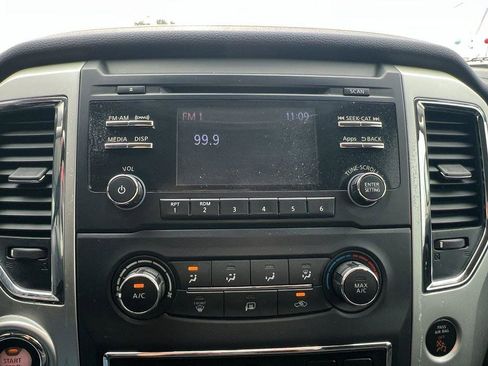 Used 2017 Nissan Titan SV image 38