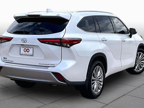 Used 2022 Toyota Highlander Platinum AWD/4WD image 13