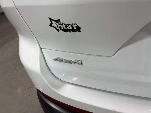 Used 2024 Jeep Grand Cherokee L Limited w/ Luxury Tech Group II image 19