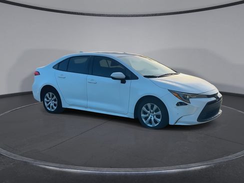Used 2023 Toyota Corolla LE FWD image 2
