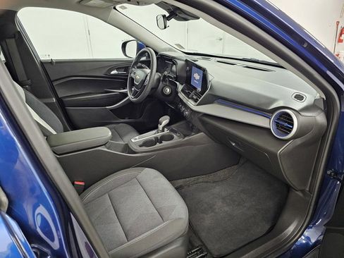 Used 2024 Chevrolet Trax LS w/ LS Convenience Package FWD image 23