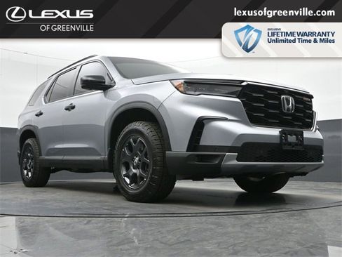 Used 2025 Honda Pilot TrailSport image 10