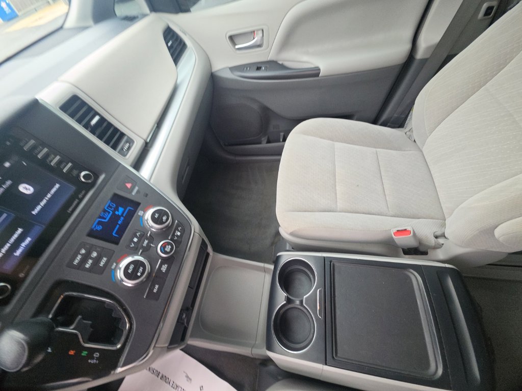 Used 2019 Toyota Sienna LE AWD/4WD image 21