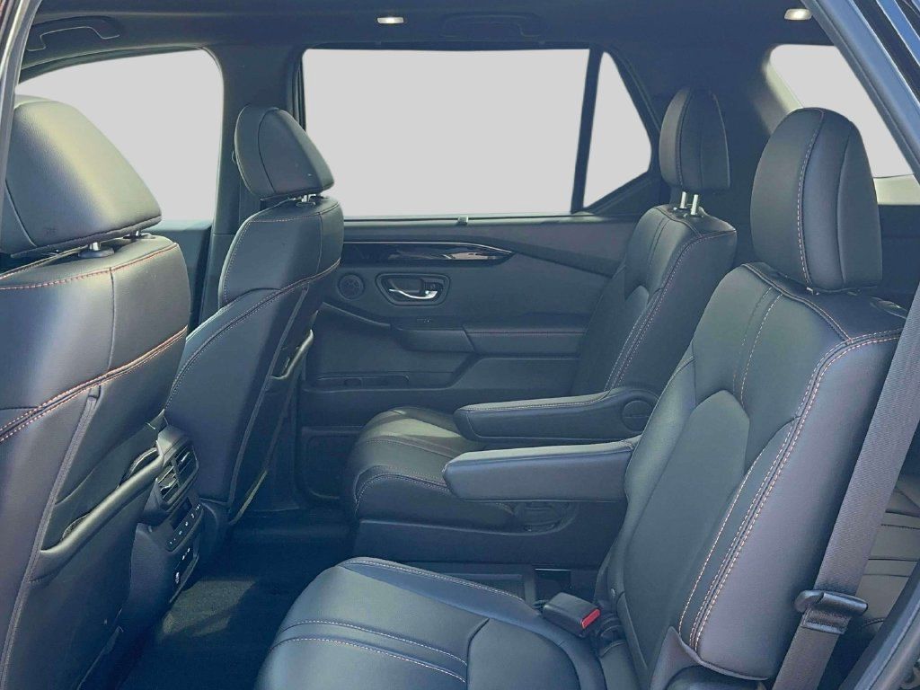 Certified 2024 Honda Pilot TrailSport image 9