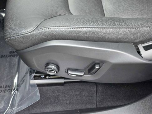 Certified 2025 Volvo XC60 B5 Plus image 24