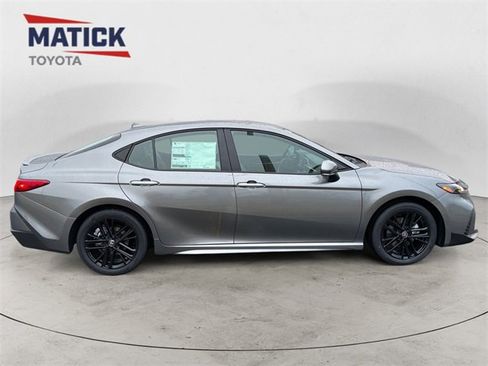New 2026 Toyota Camry SE image 8