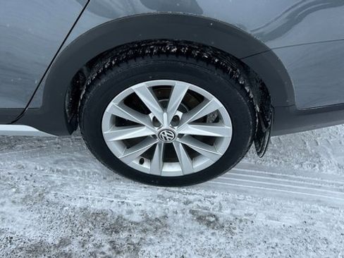 Used 2018 Volkswagen Golf Alltrack image 14