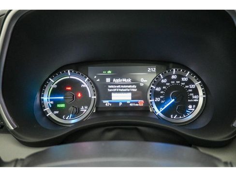 Used 2025 Toyota Highlander XLE image 37