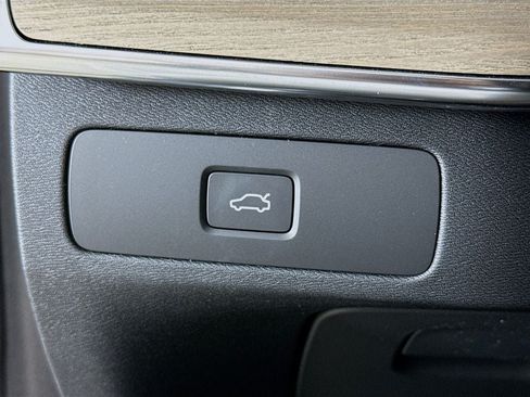 Certified 2026 Volvo XC90 B6 Plus w/ Protection Package Premier AWD/4WD image 10