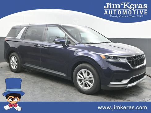 Used 2023 Kia Carnival LX image 1