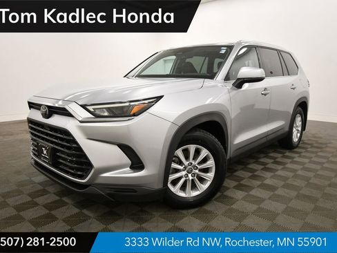 Used 2024 Toyota Grand Highlander XLE image 1