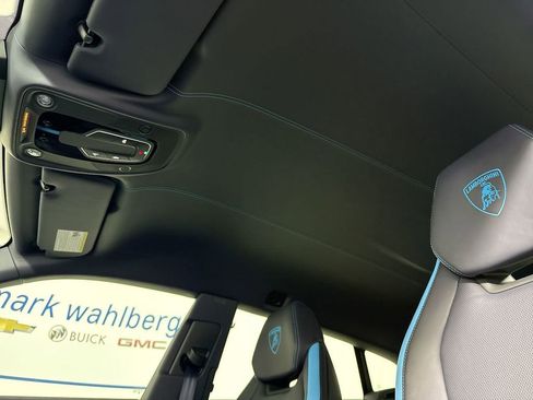 Used 2025 Lamborghini Urus SE image 31