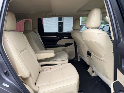Used 2018 Toyota Highlander Limited AWD/4WD image 11