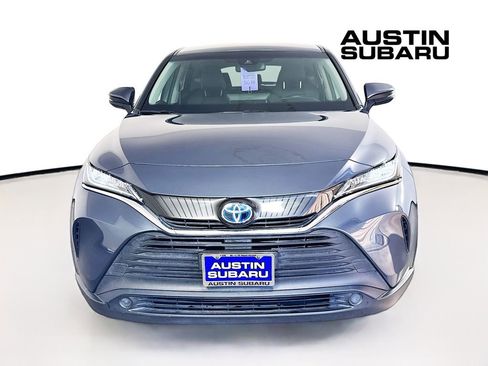 Used 2022 Toyota Venza LE image 2