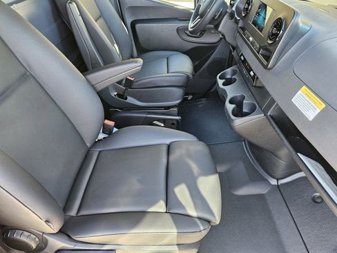 Used 2024 Mercedes-Benz Sprinter 3500 image 17