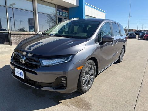 Certified 2026 Honda Odyssey Touring image 1