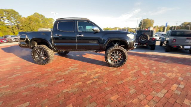 Used 2023 Toyota Tacoma TRD Sport w/ Advanced Technology Package AWD/4WD image 2