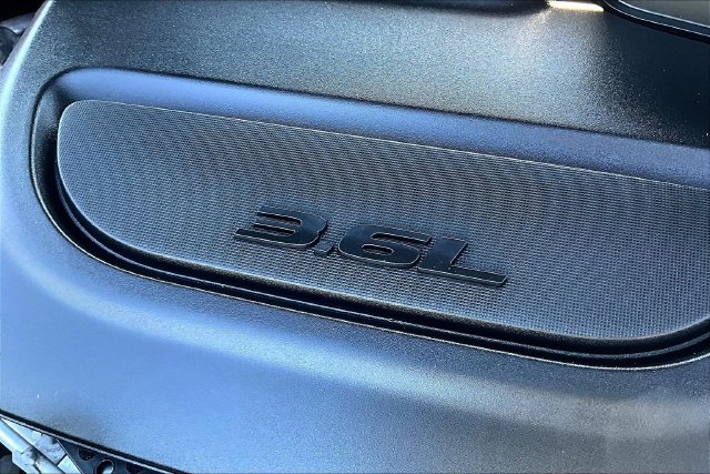 Used 2025 Chrysler Pacifica Limited FWD image 32