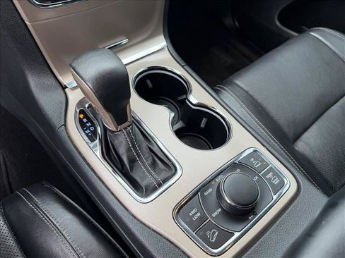 Used 2017 Jeep Grand Cherokee Overland AWD/4WD image 19
