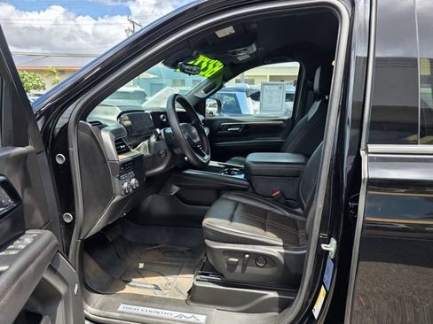 Used 2025 Chevrolet Tahoe High Country AWD/4WD image 9