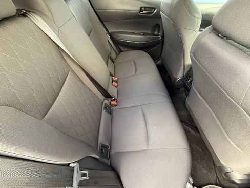 Used 2025 Toyota Corolla Cross LE image 34