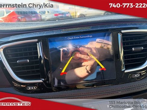 Used 2018 Chrysler Pacifica Limited w/ Tire & Wheel Group image 19