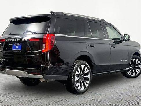 Used 2025 Ford Expedition Platinum w/ Driver's Package AWD/4WD image 12