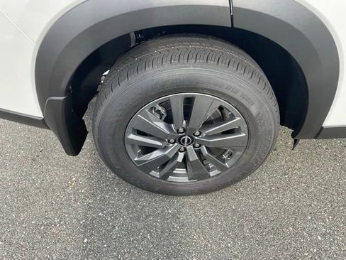 New 2025 Nissan Pathfinder SV image 7