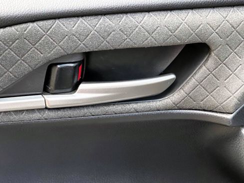Used 2025 Toyota Camry XLE FWD image 12