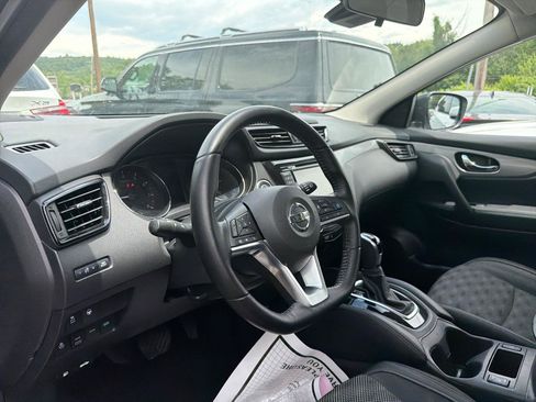 Used 2020 Nissan Rogue Sport SV w/ Technology Package AWD/4WD image 17