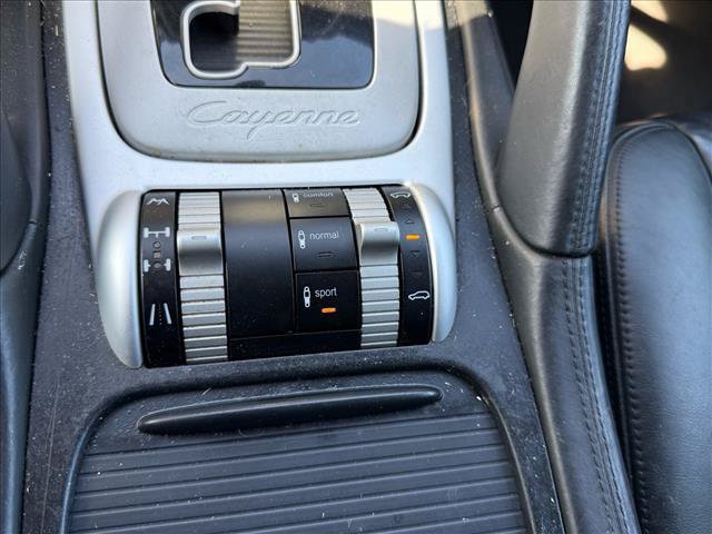 Used 2004 Porsche Cayenne Turbo AWD/4WD image 17