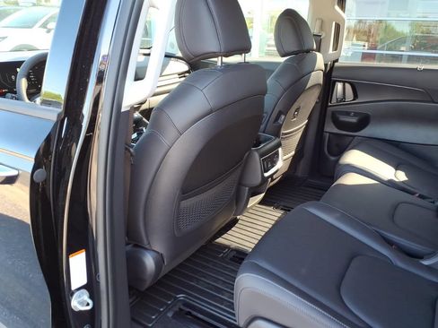 New 2026 Kia Carnival SX w/ SX Dark Edition Package FWD image 11