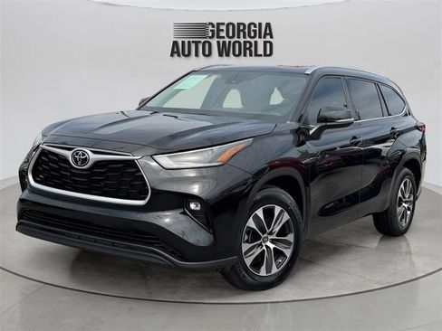 Used 2021 Toyota Highlander XLE image 5